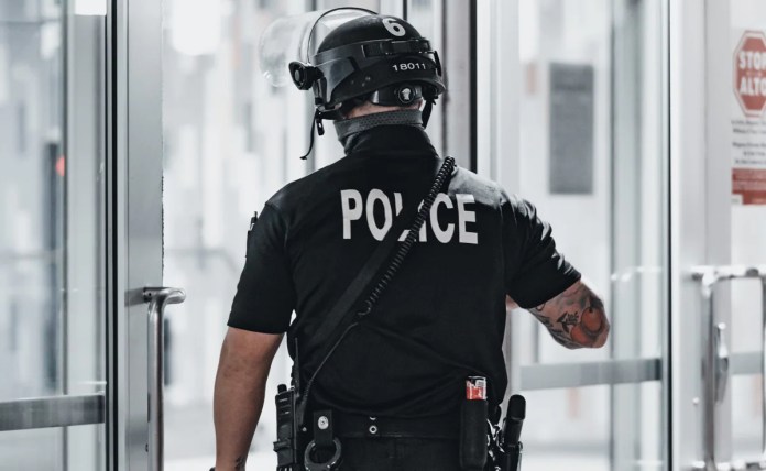 Polisi AS Membunuh 7 Anjing Saat Pemeriksaan Kesejahteraan Hewan Di Rumah, Ditangkap